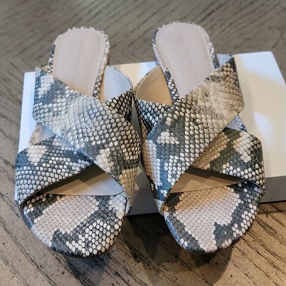 Cupcakes and Cashmere Revolve size 7 leather slipper sandals NWOT - Picture 2 of 7